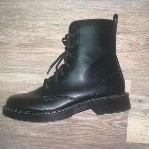 Low cut combat boot